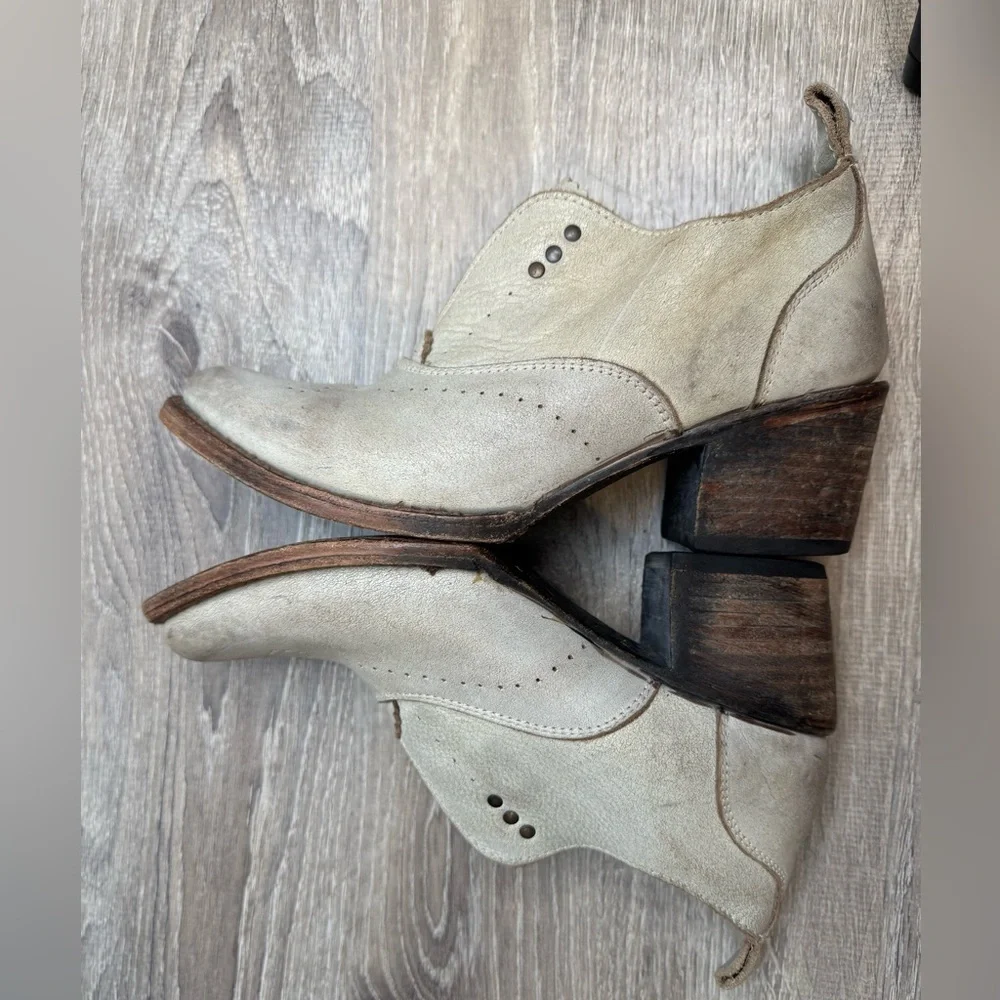 FREEBIRD Sadie Ankle Bootie Size 7